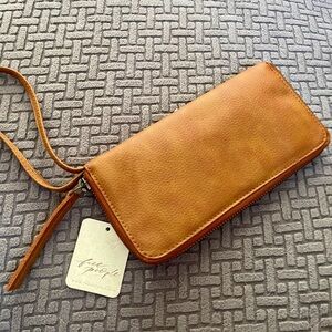 Free People Distressed Vegan Wallet, BRAND NEW ✨